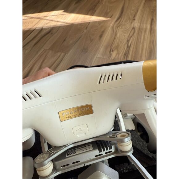 DJI Phantom 3 Professional Quadcopter with 4K Camera and 3-Axis Gimbal - White - Picture 14 of 16